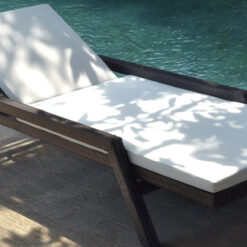 Lounger Rotan Sintetis Hitam Mini