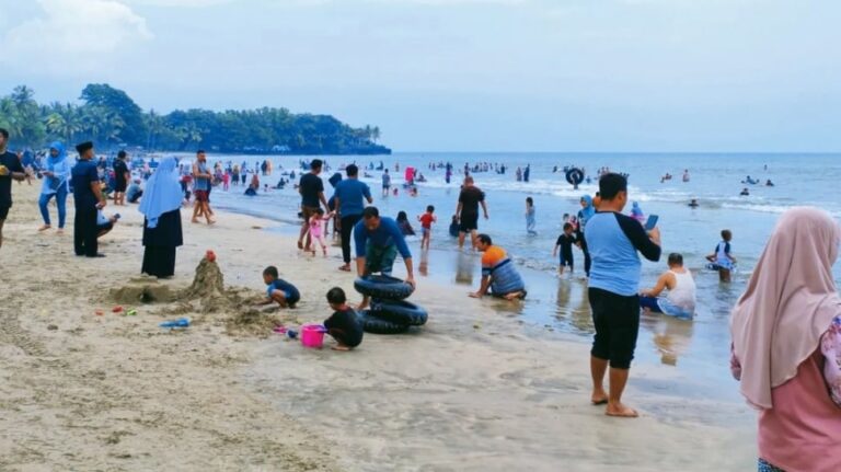 Daftar Pantai di Anyer Banten yang Paling Favorit: Panduan Liburan Terbaik!