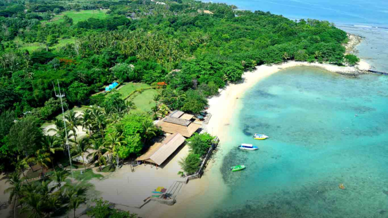 Pantai di Banten dengan View Terindah & Air Jernih: Destinasi Impian Liburan Anda!